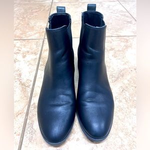 Steve Madden Dover Black Ankle Booties